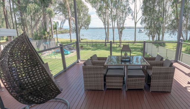 Getaway Lakefront environmental House with Kayaks Water Views