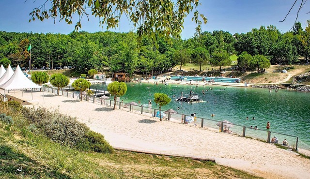 Getaway Near Monclar Lake With Pool