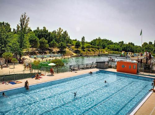 Getaway near Monclar Lake with pool