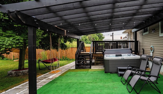 Getaway Nest Near Niagara Falls!