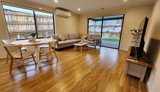 Getaway on Amaroo Way