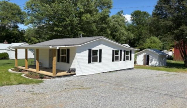 Getaway or stay in Afton, TN! 15 minutes from I-81 and Downtown Greeneville, TN!
