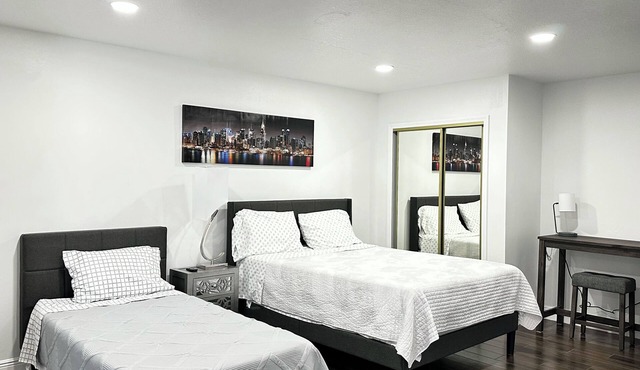 Getaway/Private SUITE Bn Tranquility 🏡 close to ✈️ beach, mall, park, zoo