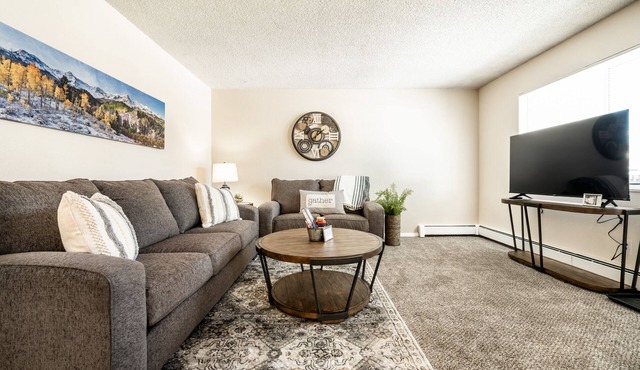 ⁂GETAWAY SUITE! Condo - Sleeps Five - 2 BR/1BA⁂