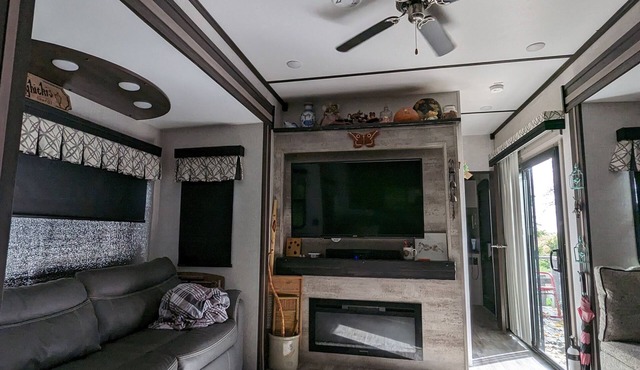 Getaway to the Hideaway! Glamping and campground. Free WiFi throughout outdoors.