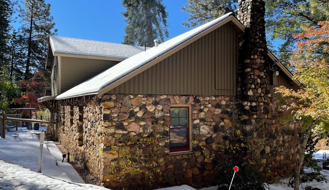 Getaway to the pines