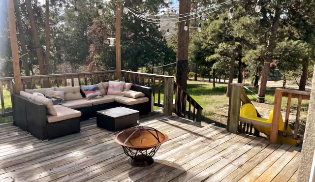Getaway to the woods SLEEPS 12 For the whole family in Larkspur, CO!