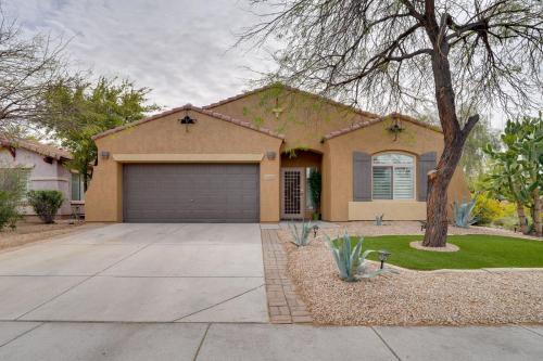 Getaway w/Hot Tub: Near Peoria Mountain Preserve!