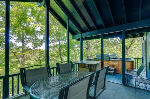 Getaway with Hot Tub in Margaritaville Lake Resort!