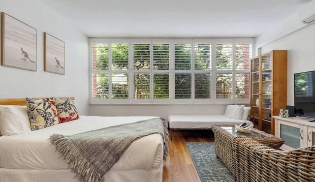 Getawayz NSW - Bay Court I -Spacious Waterside Studio next to Hayes Beach, Cafes & Ferry!