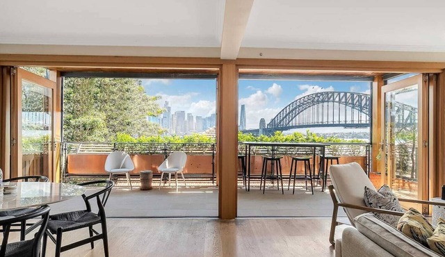 Getawayz NSW - Heatherbrae I - Luxurious 3 Bed Apartment, World Class Harbour Bridge Views.