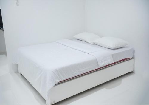 Getrudis Sita Guesthouse - 5 Min Walk to Airport