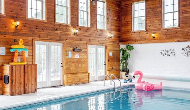 Gettysburg's only Heated Indoor Pool year-round! Game Room! Hot Tub extra Cost