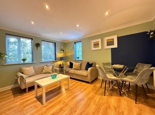 GF flat sleeps 4, parking for Contractors by Eagle Owl Stays