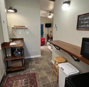 GFU neighborhood and Oregon Wine Country studio