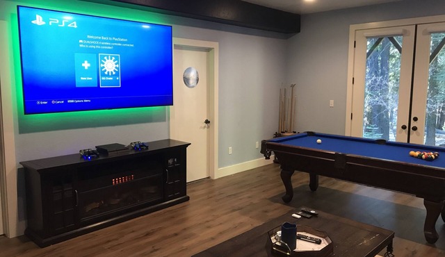 GG’s Chalet is a 6-bedroom, 4-bath retreat - pool table and perfect for groups.