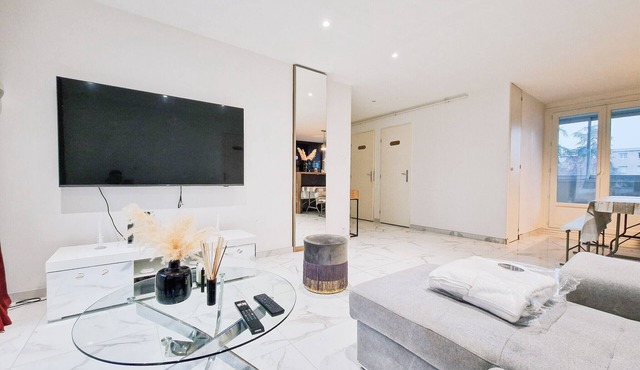 #GH Butler's Monochrome 🤍