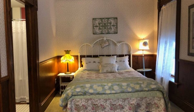 GH1 · #1 Grant House-Moniqe's Suite: Tearose Eveningsong