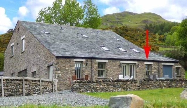 GHYLL BANK COW SHED, pet friendly, with a garden in Staveley