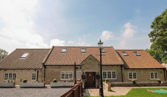 GHYLL CREST, family friendly, luxury holiday cottage in Osmotherley