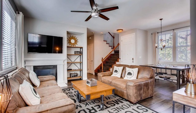 GIANNO SILVER Downtown, Airport, Grill, Garage Yard, Walk To Parks Tennis Courts