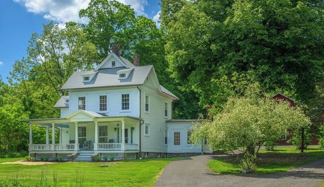 Giant Historic 1850s Berkshires Retreat "Bell House" @ Hillsdale, NY Town Center
