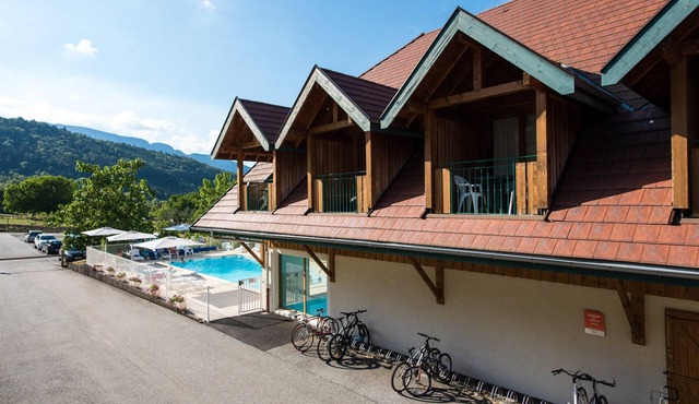 Giez | Studio for 4 + 2 Pools On-Site!
