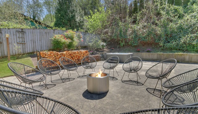 Gig Harbor Haven- Brand New Hot Tub, Seclusion & Scenic Views of Nature!