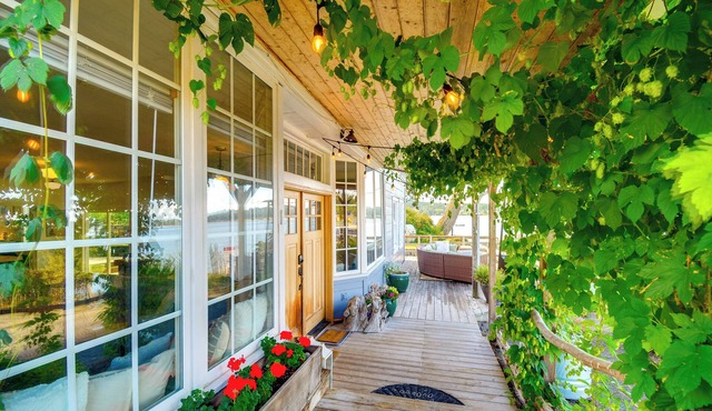 Gig Harbor House w/Private Beach + Views!