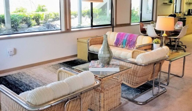 Gig Harbor- Secluded Apartment with Million Dollar View. 10-minute walk to town