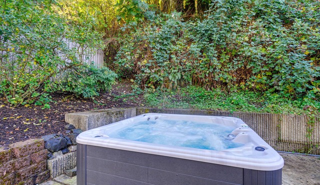 Gig Harbor Vacation Rental w/Private Hot Tub!