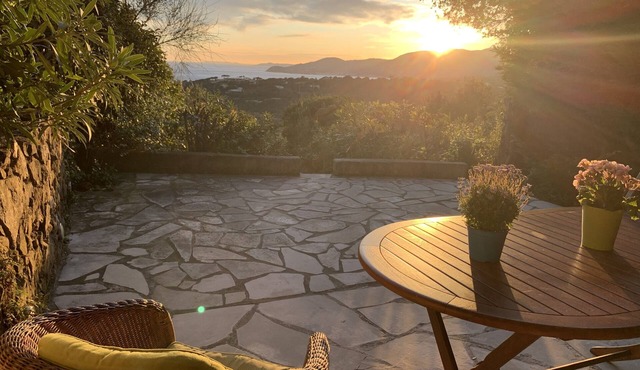 Gigaro Country house with sea view & terrace, near beach, close Saint Tropez