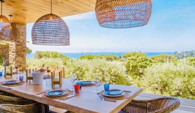 GIGARO PENINSULA OF SAINT TROPEZ, VILLA SEA VIEW, BEACH ON FOOT. PRIVATE VILLA