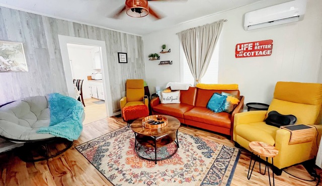 Giggling Creek Cottage: 45 Acres of Rural Bliss, BedJet, Arcades + Pet Friendly