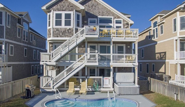 Giggling Gecko: Oceanfront, Private Pool, Hot tub