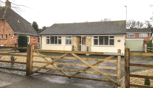 GIGGLING GOOSE COTTAGE, pet friendly, with open fire in Woodhall Spa