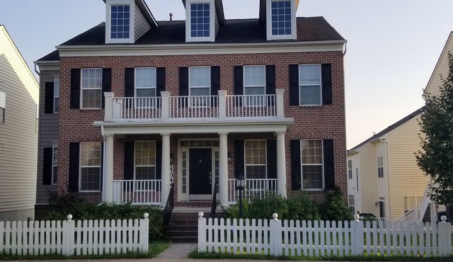 Gigi's-luxurious 1800-SF 2 Bedrooms, 2 Baths, Beautiful, Sunny & spacious Apt