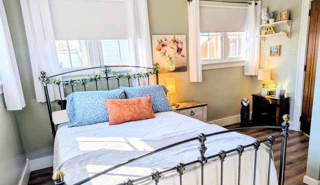 Gigi's Place - Charming Downtown Eaton Stay with Cozy Comfort
