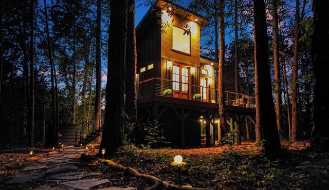 Gigi's Treehouse-Hot Tub/Firepit/Huntersville