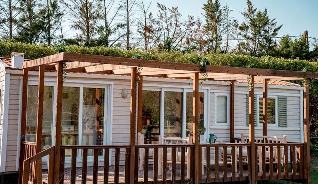 Gigondas-Gîte-Ensuite with Shower-Garden View