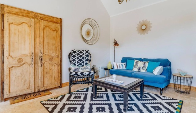 Gil’s Workshop - One Bedroom Villa, Sleeps 2