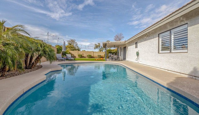 Gilbert 4BR Oasis: Heated Pool+Putting Green