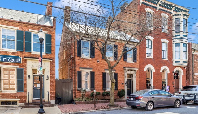 Gilded Age Getaway: Sleeps 6, free garage parking