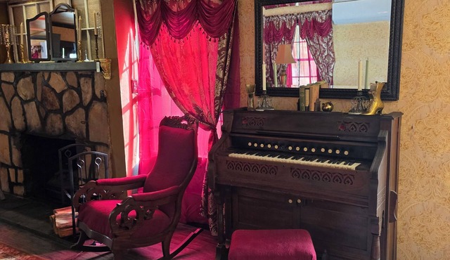 Gilded Gateway: 1880S Miners Cabin 2bed 2bath. Minutes from Historic Mariposa.