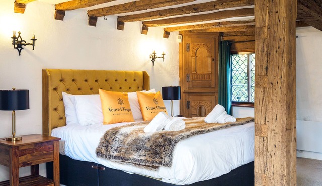 Gildridge Estat Large Group Tennis Court