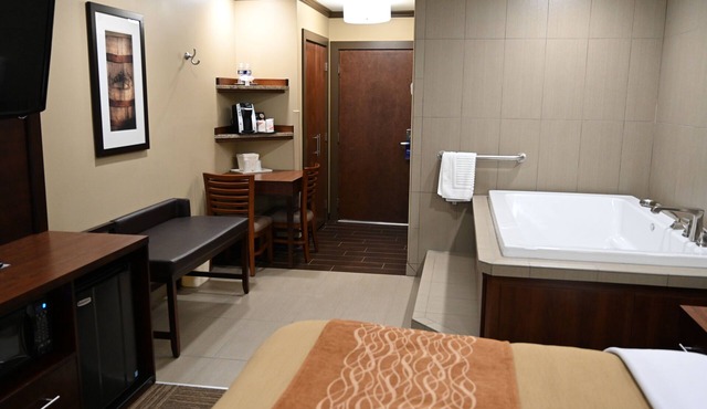 Giles Hotel Inn & Suites