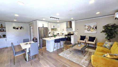 Gillespie 1059 Unit A 2 Bed 1 bath