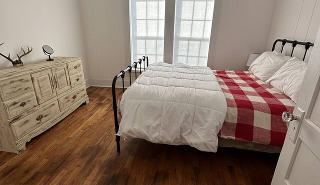 Gillett Farmhouse! Hunters & Visitors to Ar County Close to Duck, Deer, Fishing!