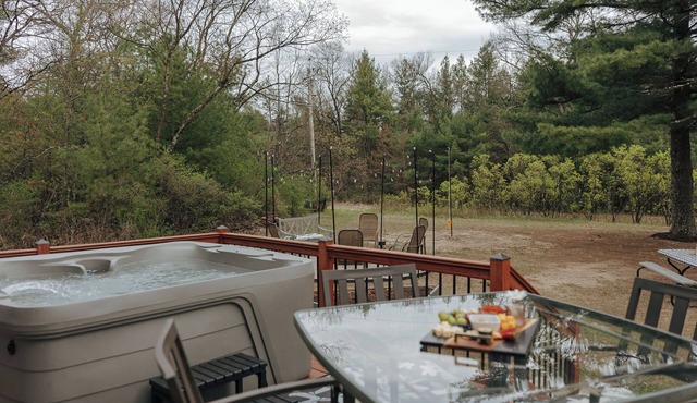 Gillette Supper Club + Hot tub+ Off-Season Pricing!