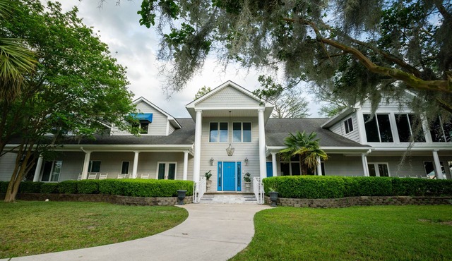 GilligansIslandResort.com White Lake Mansion w/Pvt Pier & Boat Dock Sleeps 18